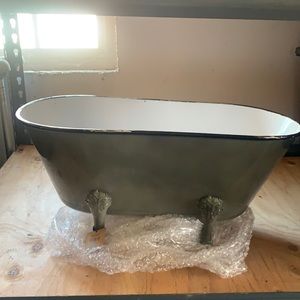 Decorative metal bathtub container with feet